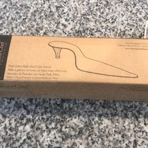 Pampered Chef pink zebra high heel cake cutter